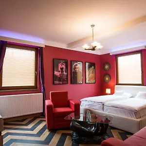 3* Hotell Retro Garage